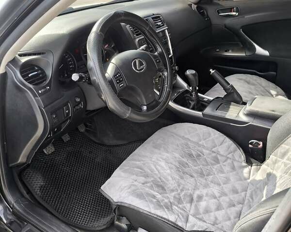 Білий Лексус ІС, об'ємом двигуна 2.23 л та пробігом 240 тис. км за 5499 $, фото 7 на Automoto.ua