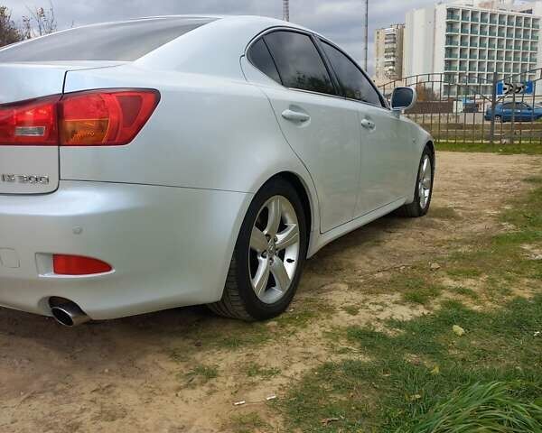 Белый Лексус ИС, объемом двигателя 3 л и пробегом 190 тыс. км за 8500 $, фото 4 на Automoto.ua