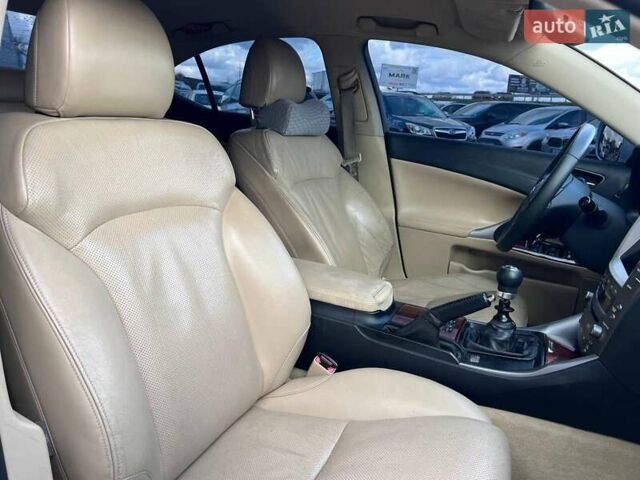 Білий Лексус ІС, об'ємом двигуна 2.2 л та пробігом 351 тис. км за 8990 $, фото 41 на Automoto.ua