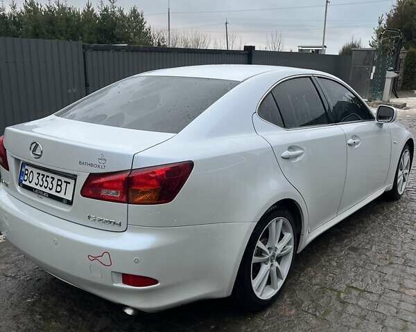 Білий Лексус ІС, об'ємом двигуна 2.23 л та пробігом 254 тис. км за 9199 $, фото 2 на Automoto.ua