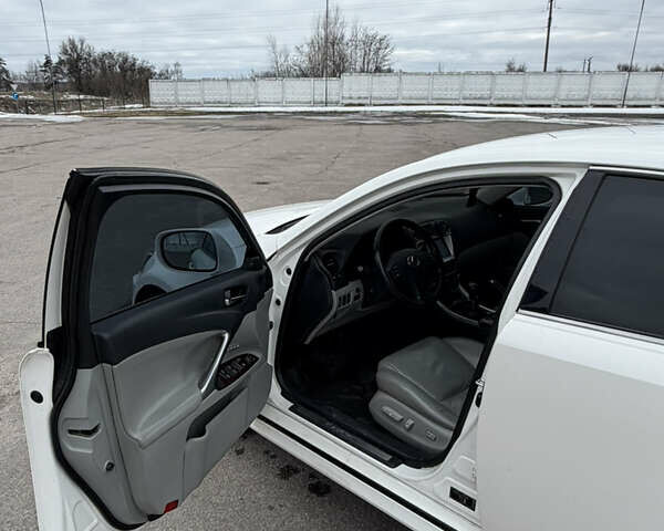 Білий Лексус ІС, об'ємом двигуна 2.23 л та пробігом 305 тис. км за 8700 $, фото 7 на Automoto.ua