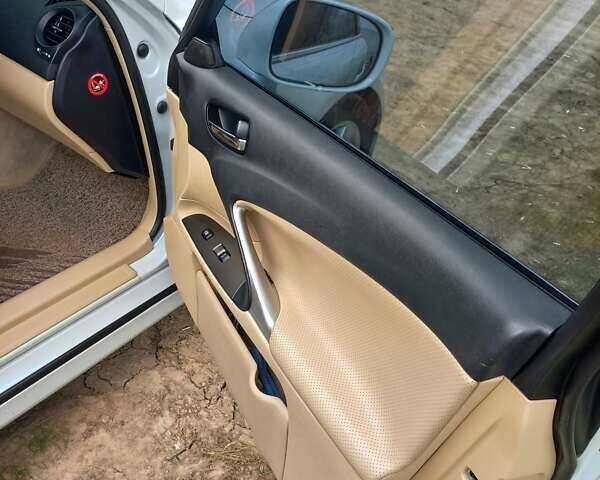 Белый Лексус ИС, объемом двигателя 3 л и пробегом 190 тыс. км за 8500 $, фото 11 на Automoto.ua