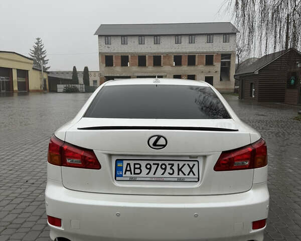 Білий Лексус ІС, об'ємом двигуна 2.5 л та пробігом 320 тис. км за 7500 $, фото 1 на Automoto.ua