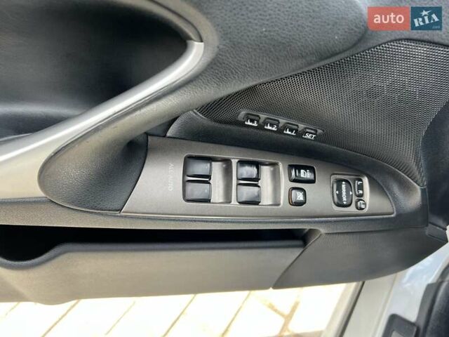 Білий Лексус ІС, об'ємом двигуна 2.23 л та пробігом 247 тис. км за 10200 $, фото 17 на Automoto.ua
