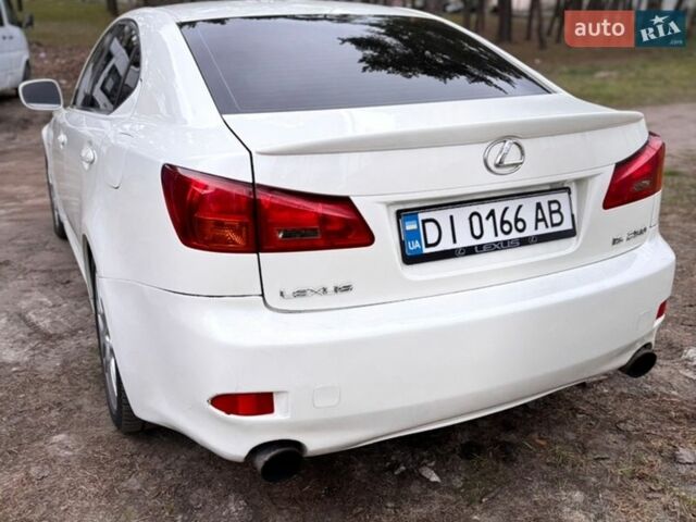 Белый Лексус ИС, объемом двигателя 2.5 л и пробегом 290 тыс. км за 6500 $, фото 4 на Automoto.ua