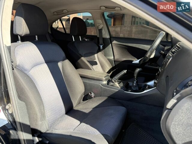 Белый Лексус ИС, объемом двигателя 2.2 л и пробегом 167 тыс. км за 5700 $, фото 9 на Automoto.ua