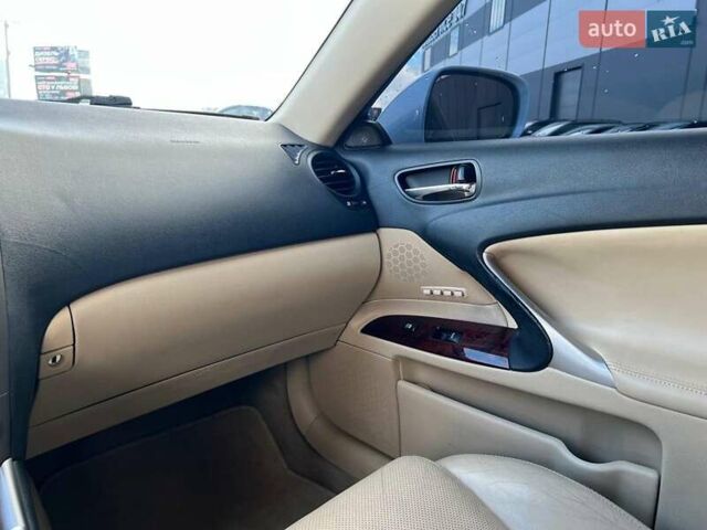 Білий Лексус ІС, об'ємом двигуна 2.2 л та пробігом 351 тис. км за 8990 $, фото 31 на Automoto.ua