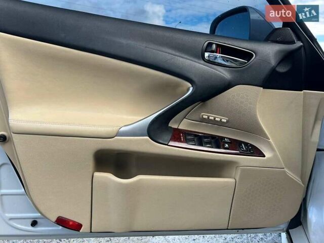 Білий Лексус ІС, об'ємом двигуна 2.2 л та пробігом 351 тис. км за 8990 $, фото 14 на Automoto.ua