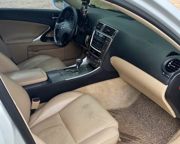 Белый Лексус ИС, объемом двигателя 3 л и пробегом 190 тыс. км за 8500 $, фото 12 на Automoto.ua