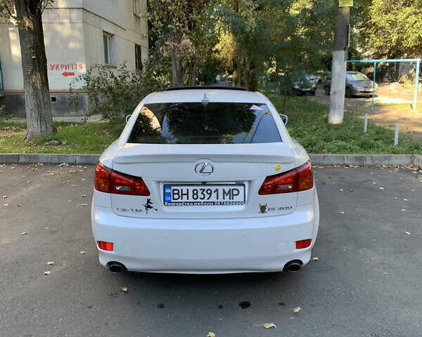 Белый Лексус ИС, объемом двигателя 3 л и пробегом 291 тыс. км за 9000 $, фото 4 на Automoto.ua