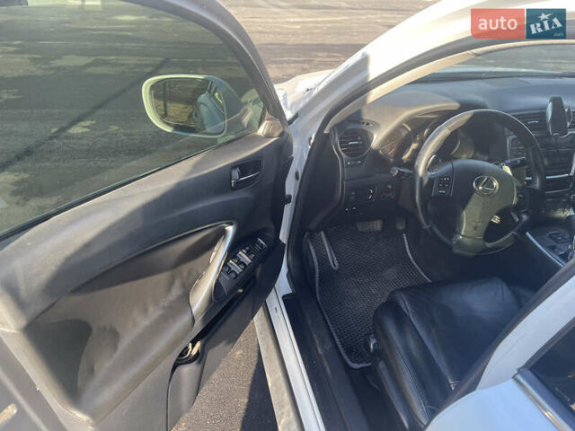Белый Лексус ИС, объемом двигателя 3 л и пробегом 290 тыс. км за 7100 $, фото 14 на Automoto.ua