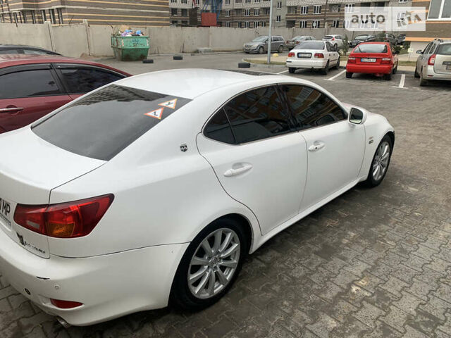 Белый Лексус ИС, объемом двигателя 3 л и пробегом 275 тыс. км за 8600 $, фото 1 на Automoto.ua