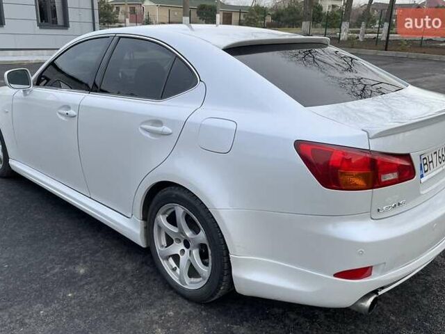 Белый Лексус ИС, объемом двигателя 3 л и пробегом 290 тыс. км за 7100 $, фото 3 на Automoto.ua