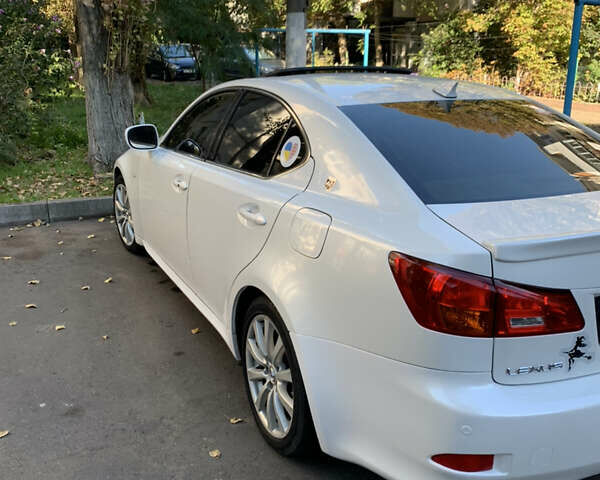 Белый Лексус ИС, объемом двигателя 3 л и пробегом 291 тыс. км за 9000 $, фото 3 на Automoto.ua