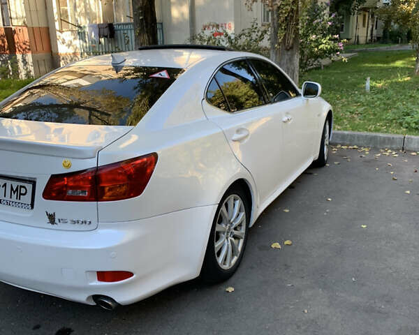 Белый Лексус ИС, объемом двигателя 3 л и пробегом 291 тыс. км за 9000 $, фото 2 на Automoto.ua