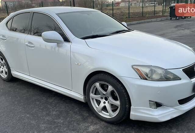 Белый Лексус ИС, объемом двигателя 3 л и пробегом 290 тыс. км за 7100 $, фото 1 на Automoto.ua