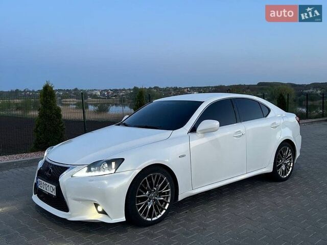 Белый Лексус ИС, объемом двигателя 2.5 л и пробегом 287 тыс. км за 8700 $, фото 6 на Automoto.ua