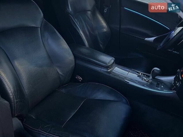 Белый Лексус ИС, объемом двигателя 2.5 л и пробегом 287 тыс. км за 8700 $, фото 22 на Automoto.ua