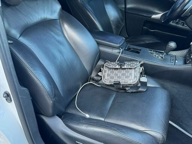 Білий Лексус ІС, об'ємом двигуна 2.5 л та пробігом 251 тис. км за 9500 $, фото 8 на Automoto.ua