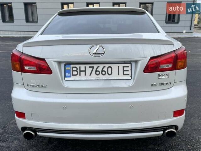 Белый Лексус ИС, объемом двигателя 3 л и пробегом 290 тыс. км за 7100 $, фото 4 на Automoto.ua