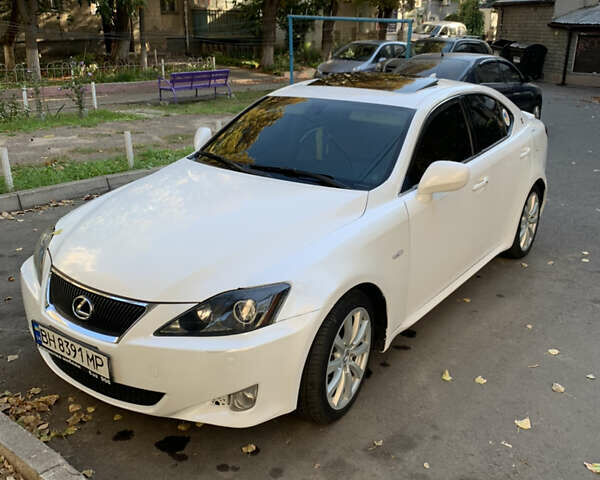 Белый Лексус ИС, объемом двигателя 3 л и пробегом 291 тыс. км за 9000 $, фото 6 на Automoto.ua