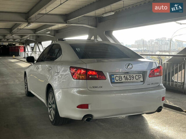 Белый Лексус ИС, объемом двигателя 2.5 л и пробегом 230 тыс. км за 10300 $, фото 10 на Automoto.ua