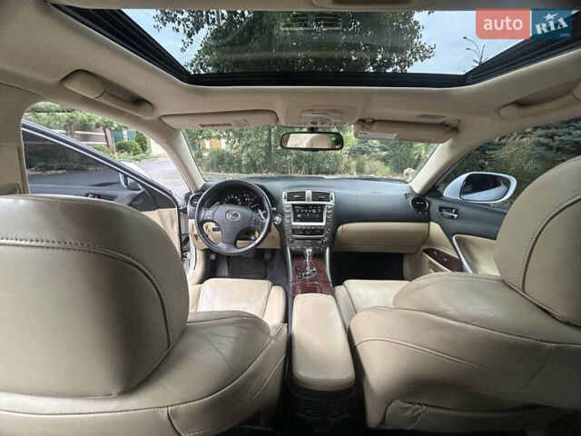 Лексус ИС 2008 в Киеве на Automoto.ua Белый Лексус ИС, объемом двигателя 2.5 л и пробегом 183 тыс. км за 10300 $, фото 10 на Automoto.ua