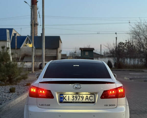 Белый Лексус ИС, объемом двигателя 3 л и пробегом 267 тыс. км за 10099 $, фото 5 на Automoto.ua