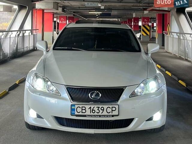 Белый Лексус ИС, объемом двигателя 2.5 л и пробегом 230 тыс. км за 10300 $, фото 1 на Automoto.ua