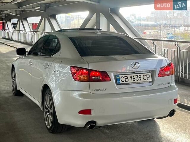 Белый Лексус ИС, объемом двигателя 2.5 л и пробегом 230 тыс. км за 10300 $, фото 7 на Automoto.ua