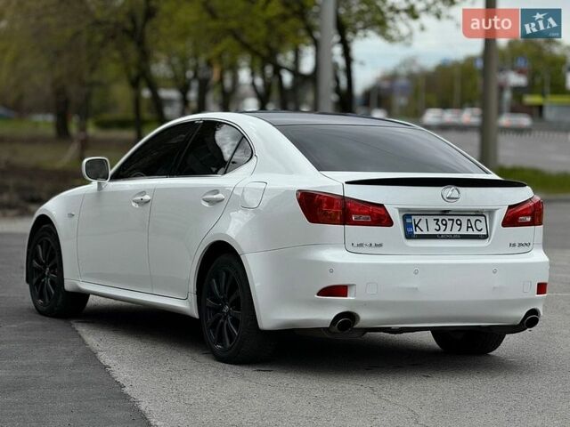 Белый Лексус ИС, объемом двигателя 3 л и пробегом 268 тыс. км за 7999 $, фото 2 на Automoto.ua