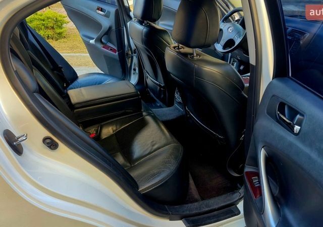 Білий Лексус ІС, об'ємом двигуна 2.5 л та пробігом 216 тис. км за 8500 $, фото 27 на Automoto.ua