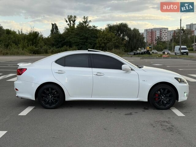 Белый Лексус ИС, объемом двигателя 3 л и пробегом 276 тыс. км за 8500 $, фото 4 на Automoto.ua