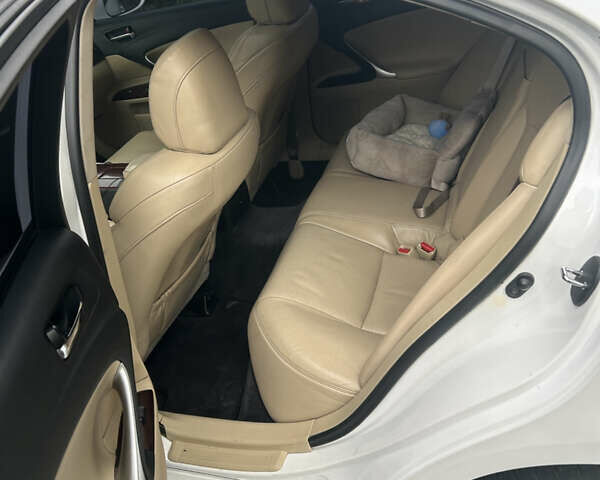 Лексус ИС 2008 в Киеве на Automoto.ua Белый Лексус ИС, объемом двигателя 2.5 л и пробегом 183 тыс. км за 10300 $, фото 9 на Automoto.ua