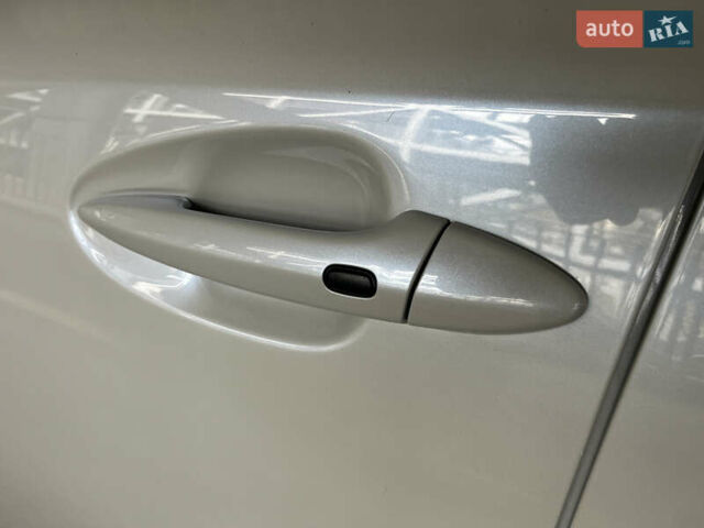 Белый Лексус ИС, объемом двигателя 2.5 л и пробегом 230 тыс. км за 10300 $, фото 38 на Automoto.ua