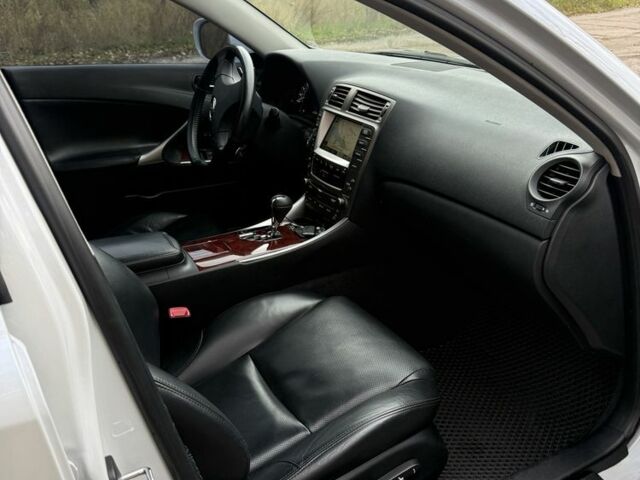 Лексус ІС 2008 у Києві на Automoto.ua Білий Лексус ІС, об'ємом двигуна 2.5 л та пробігом 235 тис. км за 9350 $, фото 8 на Automoto.ua