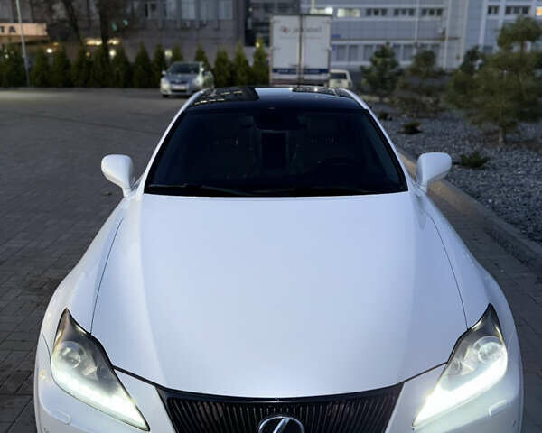 Білий Лексус ІС, об'ємом двигуна 3 л та пробігом 264 тис. км за 9990 $, фото 1 на Automoto.ua
