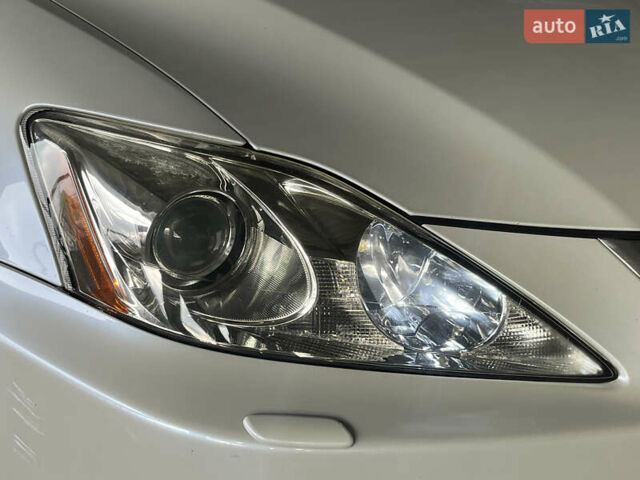 Белый Лексус ИС, объемом двигателя 2.5 л и пробегом 230 тыс. км за 10300 $, фото 18 на Automoto.ua