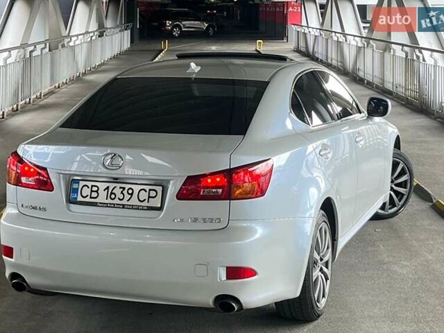 Белый Лексус ИС, объемом двигателя 2.5 л и пробегом 230 тыс. км за 10300 $, фото 3 на Automoto.ua