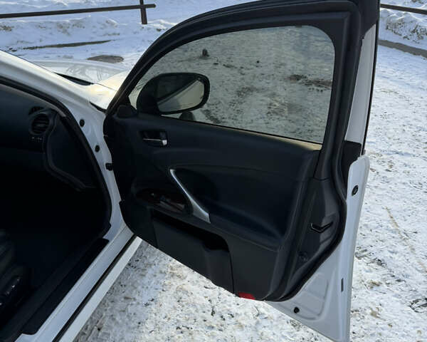 Білий Лексус ІС, об'ємом двигуна 2.5 л та пробігом 212 тис. км за 8550 $, фото 26 на Automoto.ua