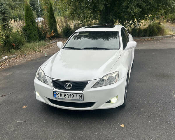 Лексус ИС 2008 в Киеве на Automoto.ua Белый Лексус ИС, объемом двигателя 2.5 л и пробегом 183 тыс. км за 10300 $, фото 13 на Automoto.ua