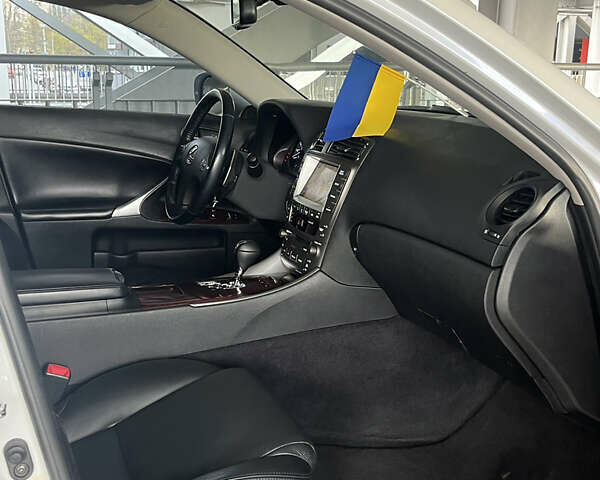 Белый Лексус ИС, объемом двигателя 2.5 л и пробегом 230 тыс. км за 10300 $, фото 21 на Automoto.ua