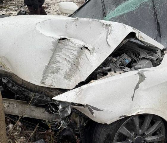 Белый Лексус ИС, объемом двигателя 2.5 л и пробегом 170 тыс. км за 3000 $, фото 1 на Automoto.ua