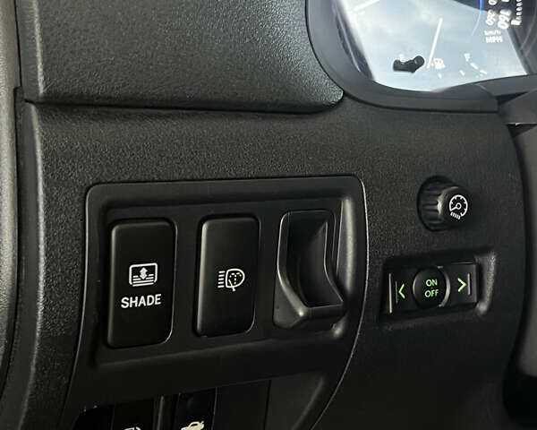 Белый Лексус ИС, объемом двигателя 2.5 л и пробегом 230 тыс. км за 10300 $, фото 32 на Automoto.ua