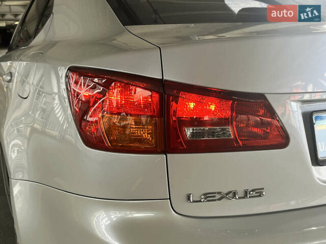 Белый Лексус ИС, объемом двигателя 2.5 л и пробегом 230 тыс. км за 10300 $, фото 9 на Automoto.ua