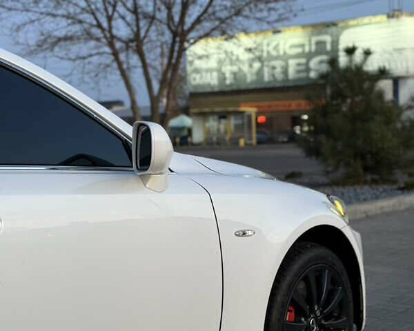 Белый Лексус ИС, объемом двигателя 3 л и пробегом 267 тыс. км за 10099 $, фото 2 на Automoto.ua