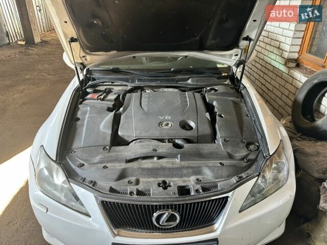 Білий Лексус ІС, об'ємом двигуна 2.5 л та пробігом 209 тис. км за 8000 $, фото 1 на Automoto.ua