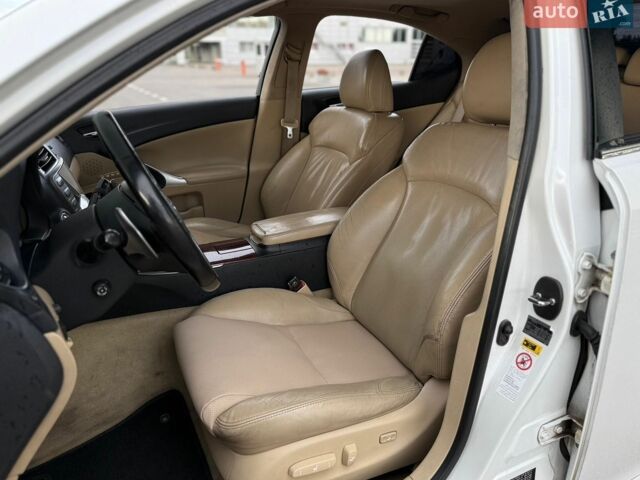 Белый Лексус ИС, объемом двигателя 3 л и пробегом 276 тыс. км за 8500 $, фото 10 на Automoto.ua