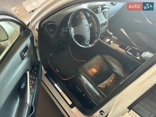 Білий Лексус ІС, об'ємом двигуна 2.5 л та пробігом 209 тис. км за 8000 $, фото 2 на Automoto.ua