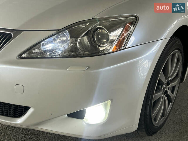 Белый Лексус ИС, объемом двигателя 2.5 л и пробегом 230 тыс. км за 10300 $, фото 16 на Automoto.ua